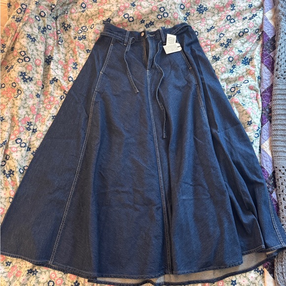 Levi’s Maxi Skirt - Picture 3 of 5